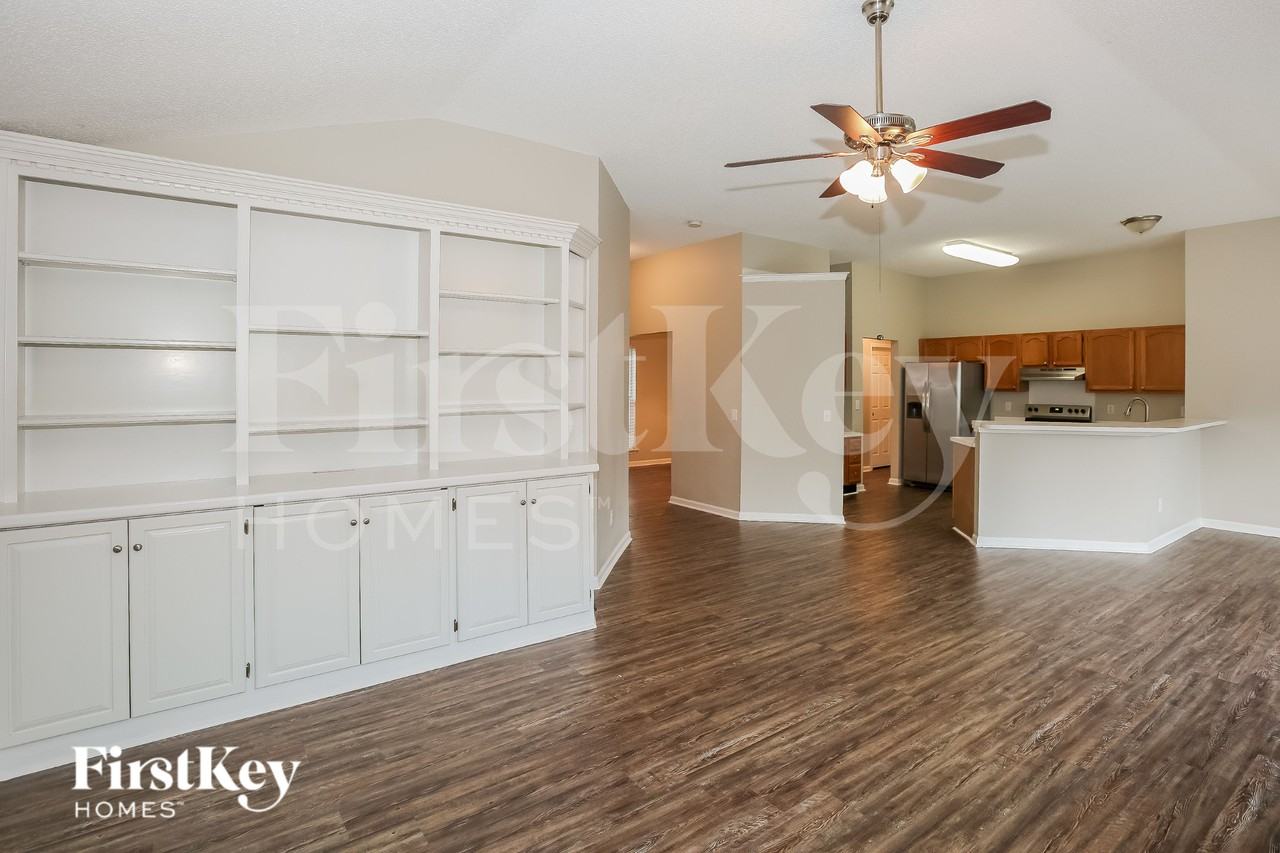 3516 Mayhurst Dr - Photo 4 of 16