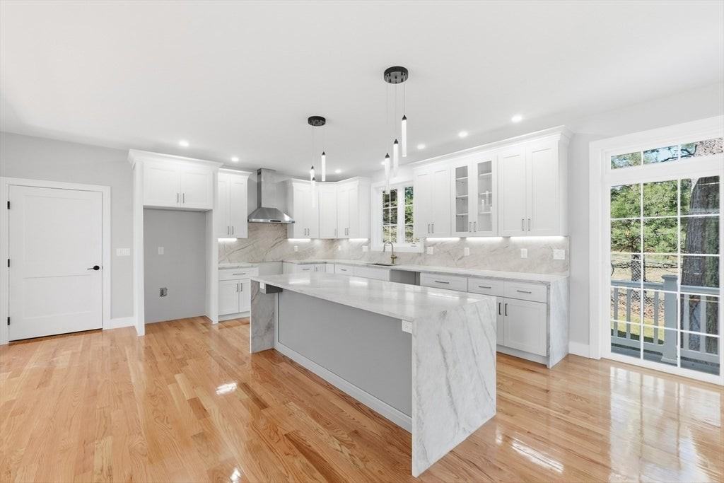 4 Barrows Rd - Photo 3 of 26