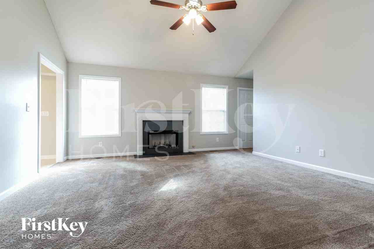 3240 Hilltop Cir - Photo 3 of 17