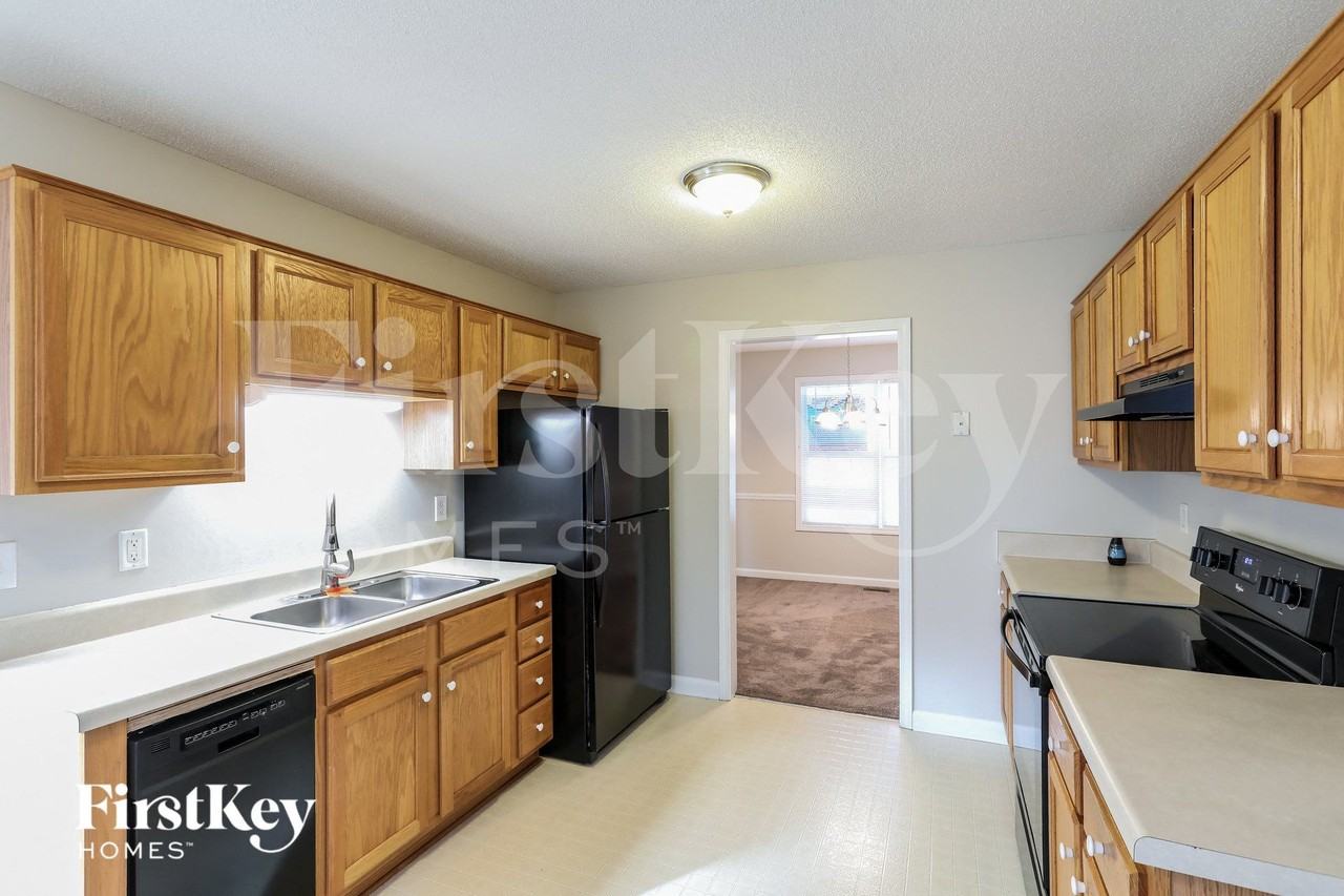 3240 Hilltop Cir - Photo 7 of 17