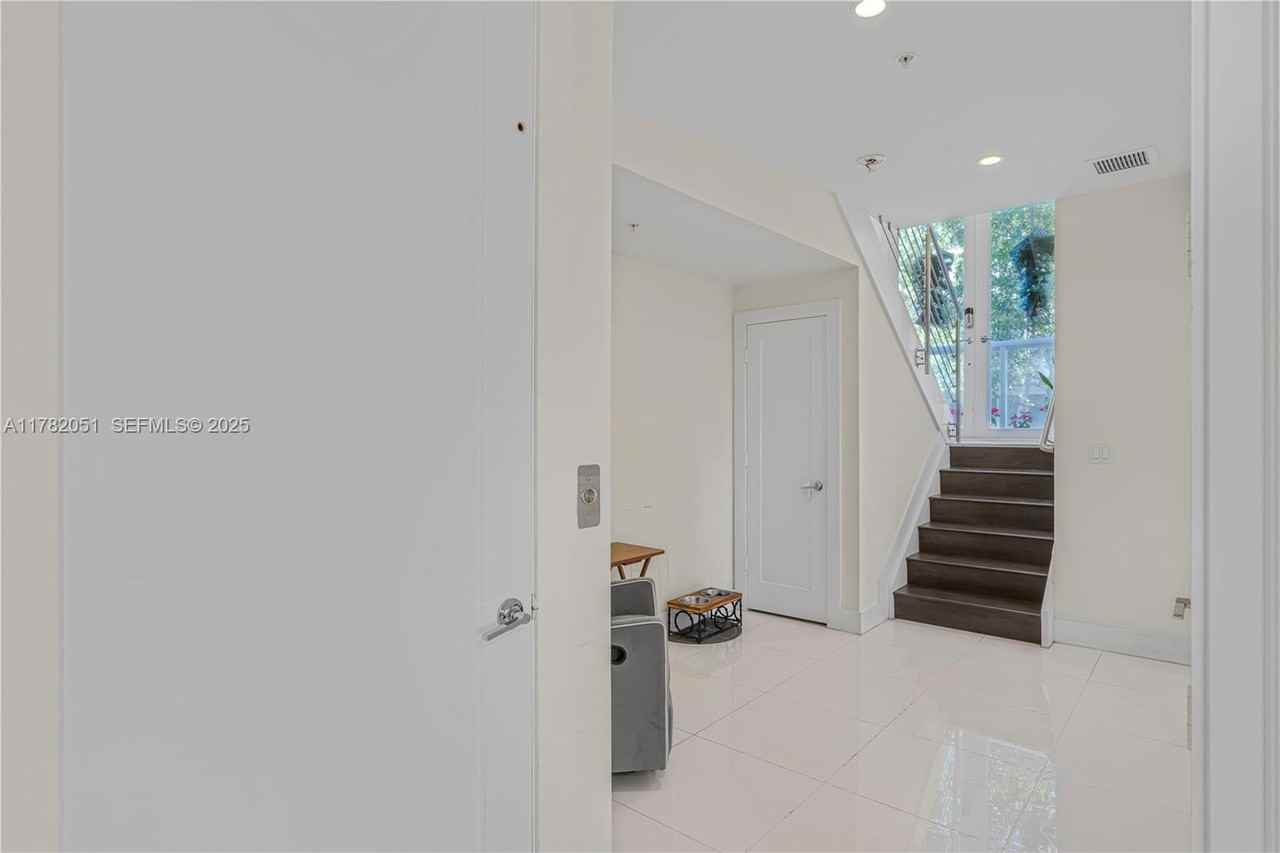 6671 Northwest 105th Place #6671 - Photo 3 of 41