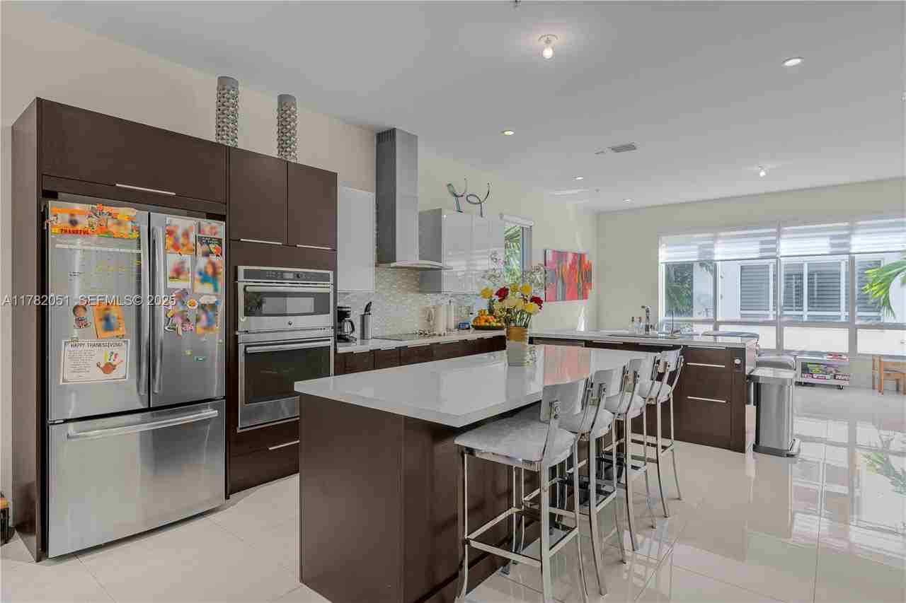 6671 Northwest 105th Place #6671 - Photo 4 of 41