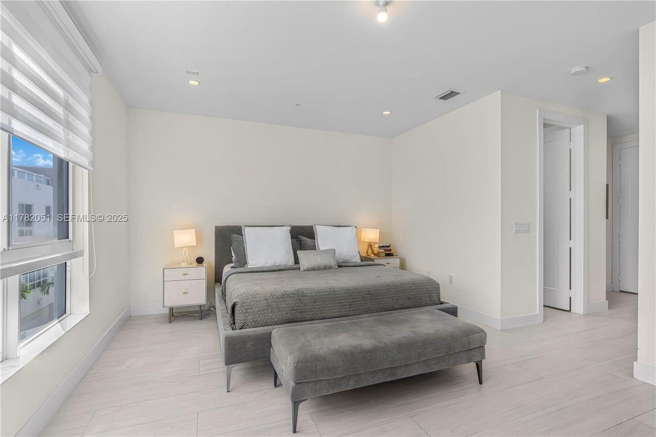 6671 Northwest 105th Place #6671 - Photo 6 of 41