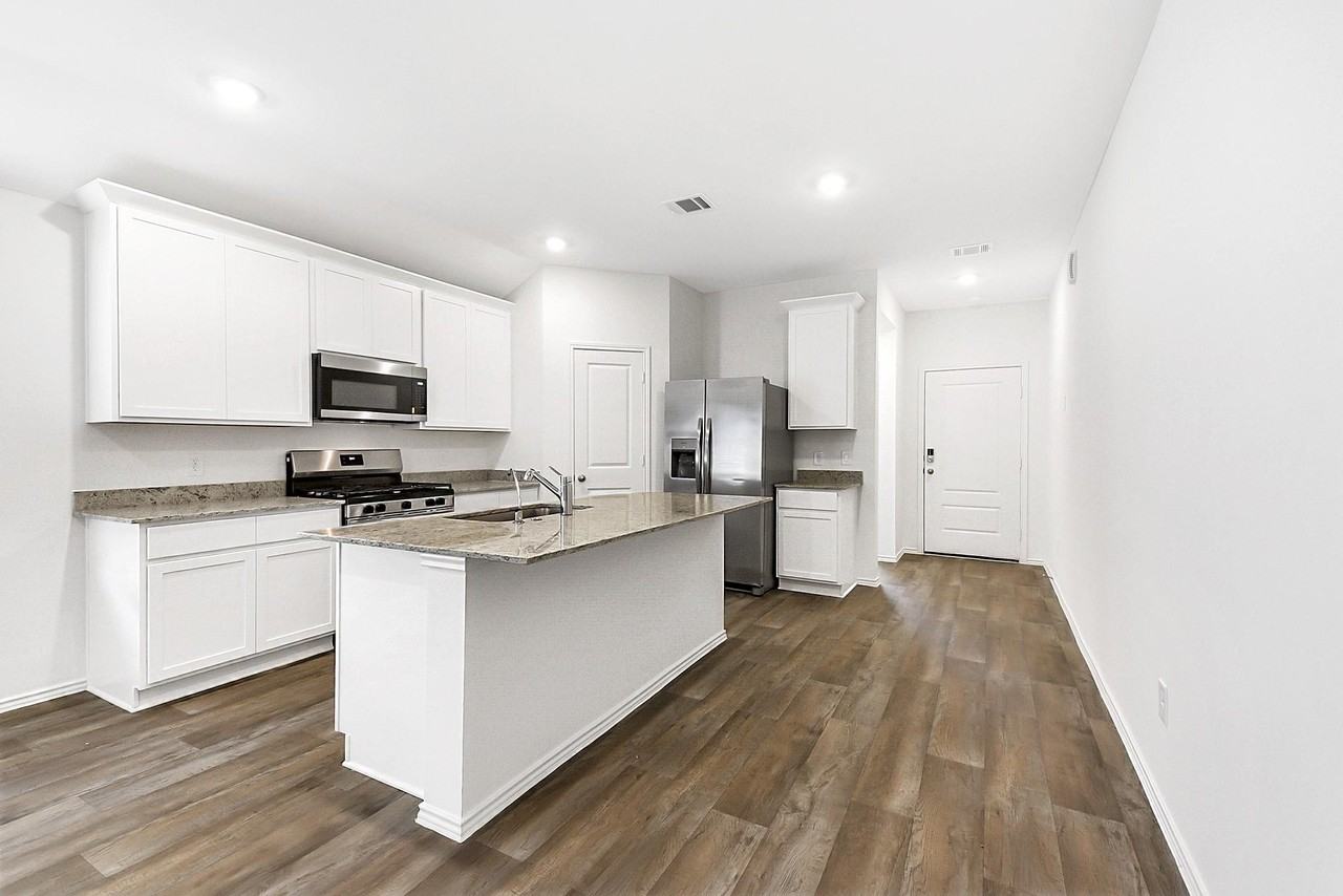 3710 Turnpike Drive - Photo 5 of 40