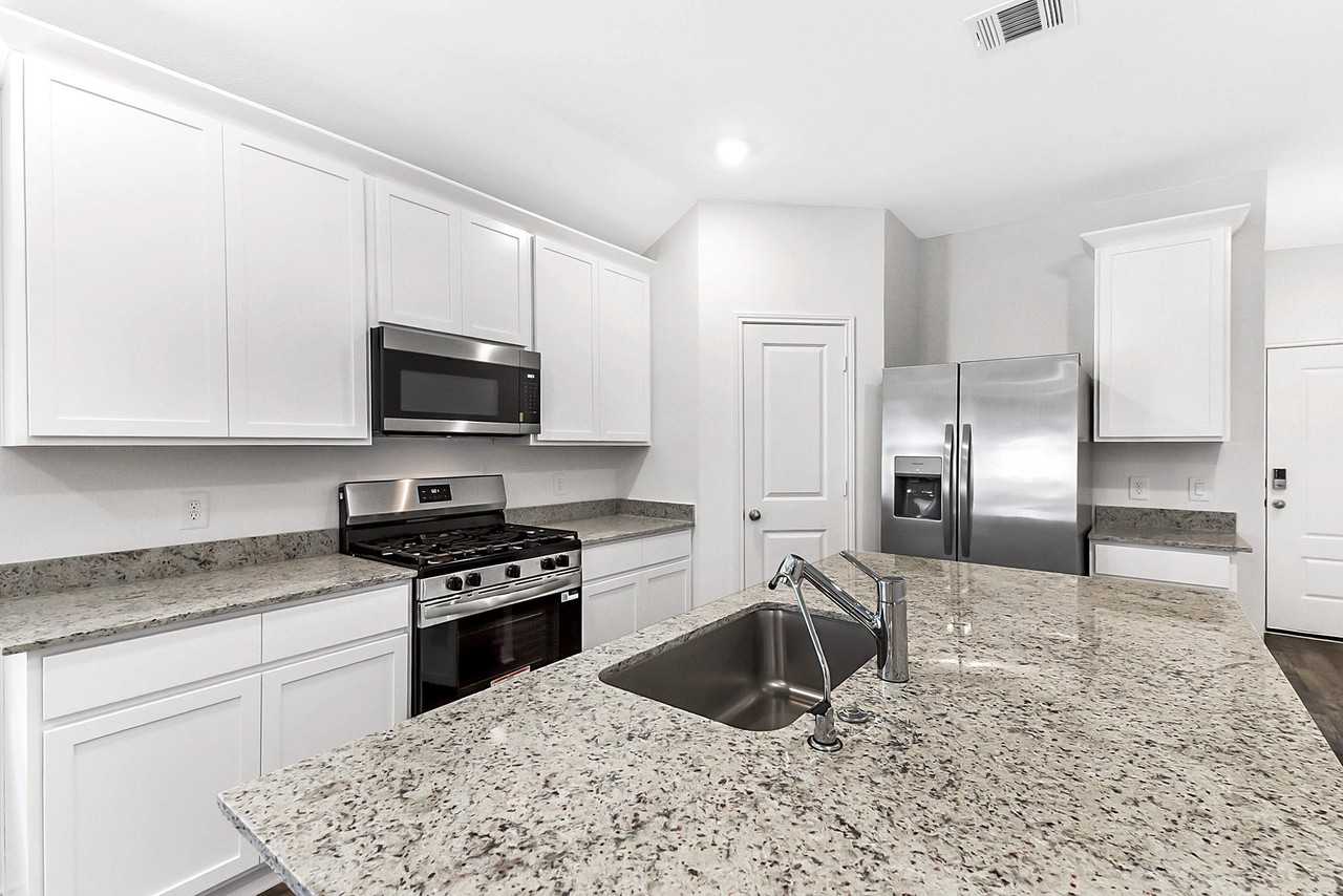 3710 Turnpike Drive - Photo 7 of 40