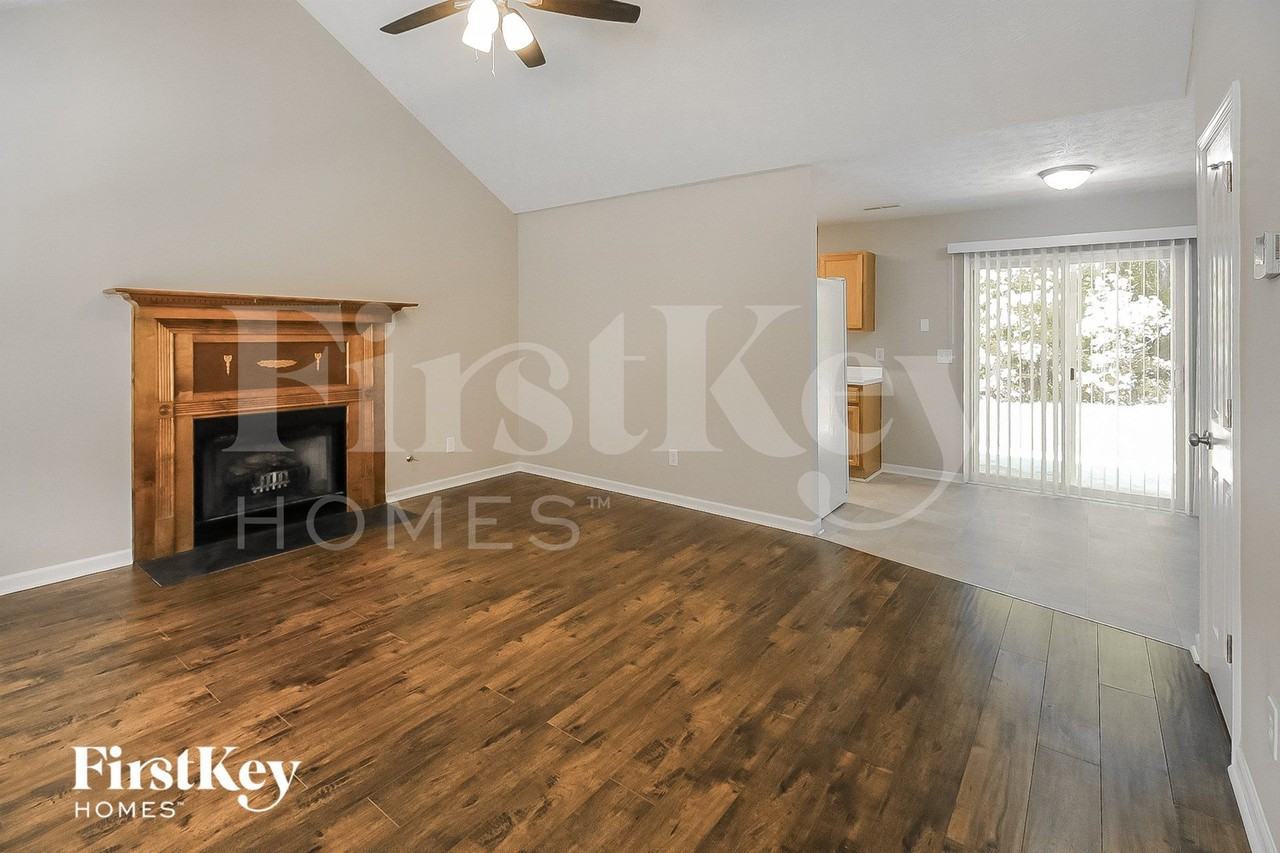 22 Chelsea Ln - Photo 3 of 15