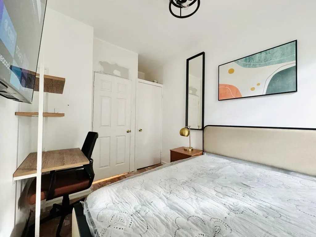 Private Bedroom in 4 Bedroom/1 Bathroom Home - Photo 3 of 9
