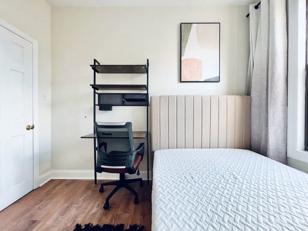 Private Bedroom in 4 Bedroom/1 Bathroom Home - Photo 2 of 8