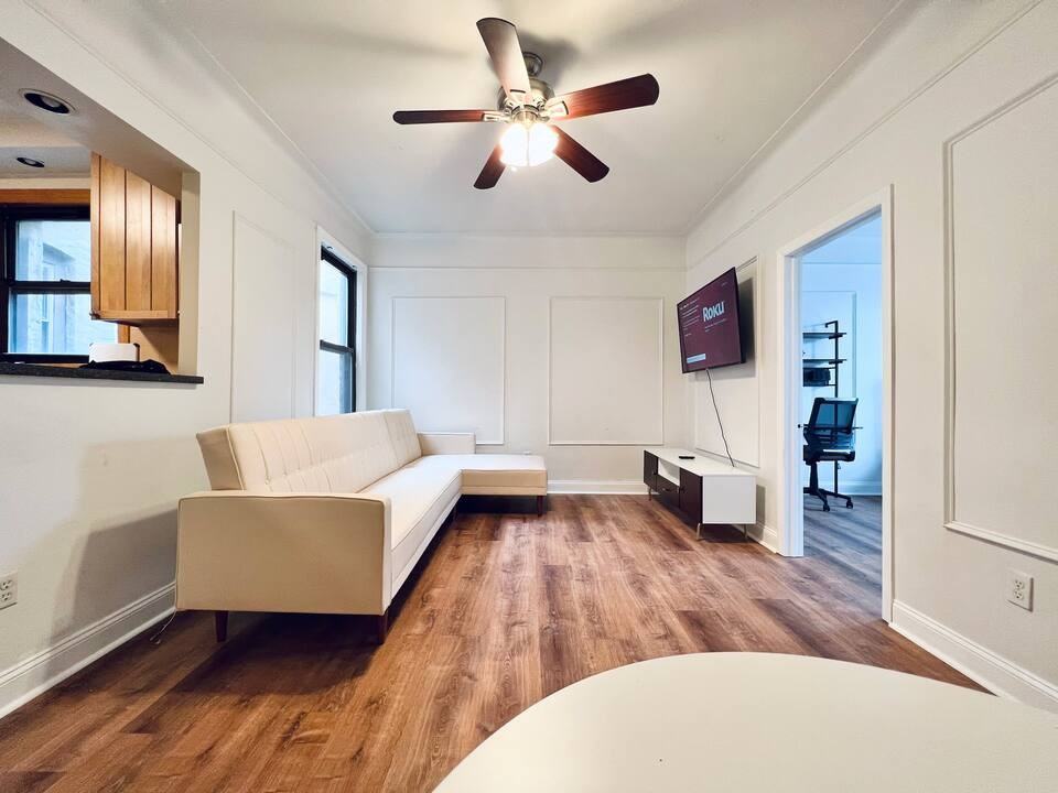 Private Bedroom in 4 Bedroom/1 Bathroom Home - Photo 4 of 8