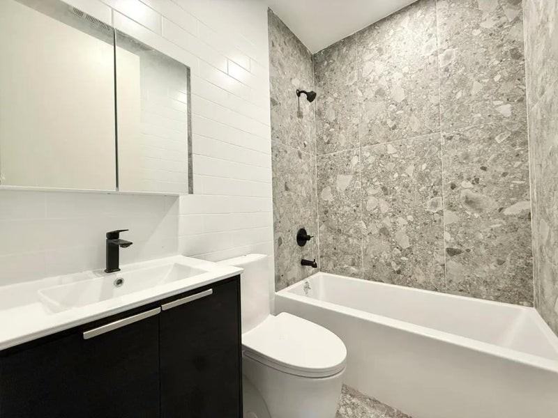 Private Bedroom in 5 Bedroom/2 Bathroom Home - Photo 5 of 7