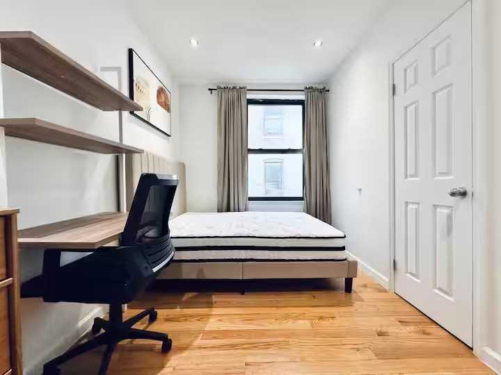 Private Bedroom in 4 Bedroom/2 Bathroom Home - Photo 6 of 7