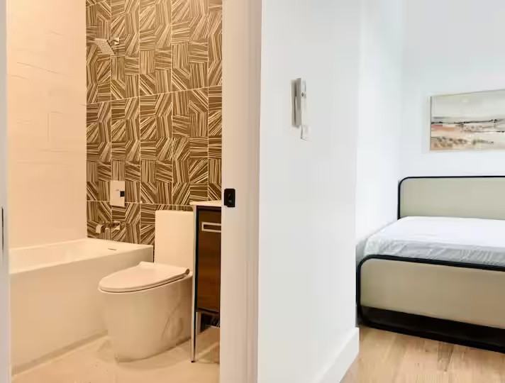 Private Bedroom in 6 Bedroom/1 Bathroom Home - Photo 2 of 12