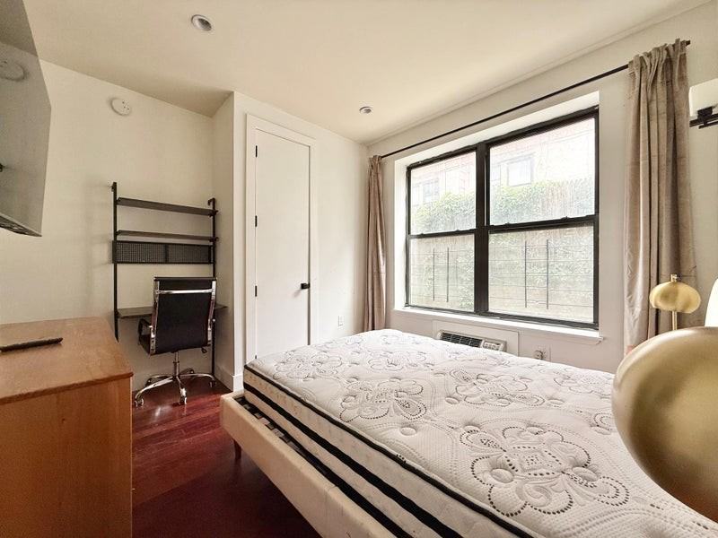 Private Bedroom in 5 Bedroom/2 Bathroom Home - Photo 2 of 9