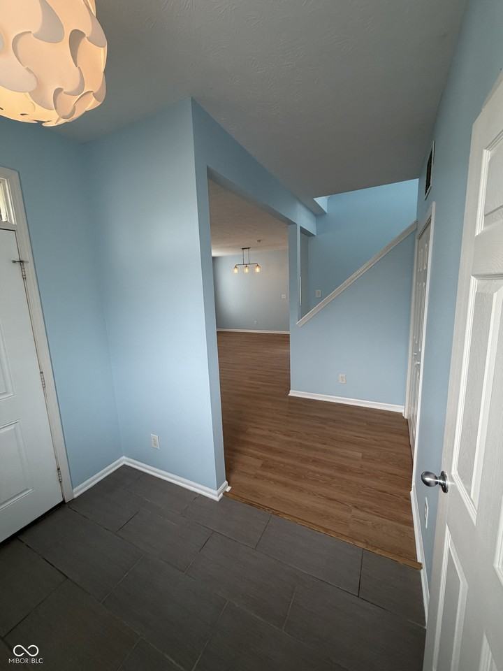 2516 N College Ave - Photo 3 of 17
