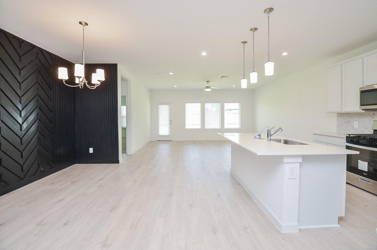 4218 Berwick Park Ln - Photo 3 of 41