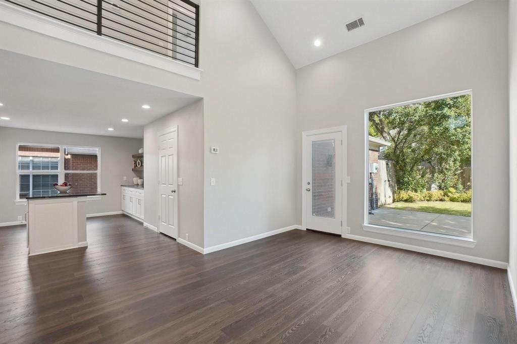 10417 Burgundy Dr - Photo 4 of 30