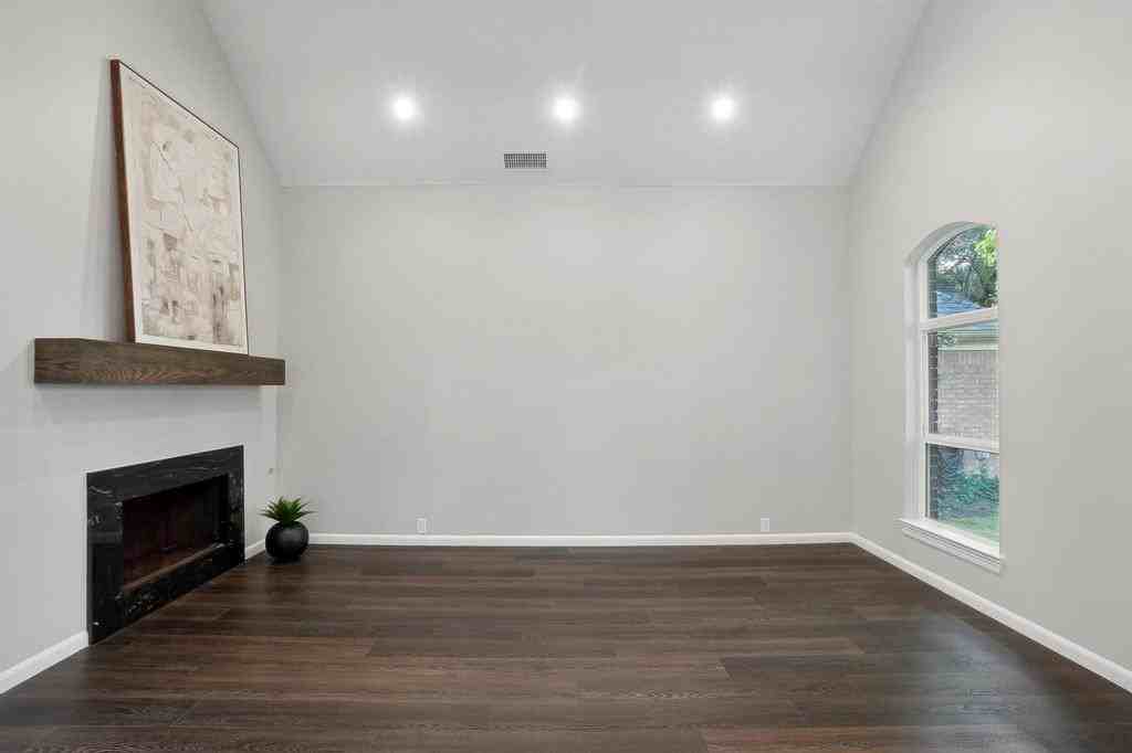 10417 Burgundy Dr - Photo 7 of 30