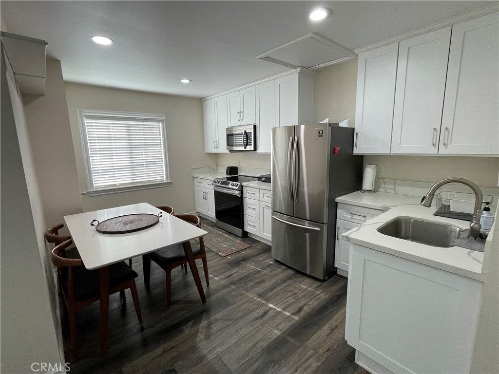 6009 Painter Ave - Photo 2 of 8