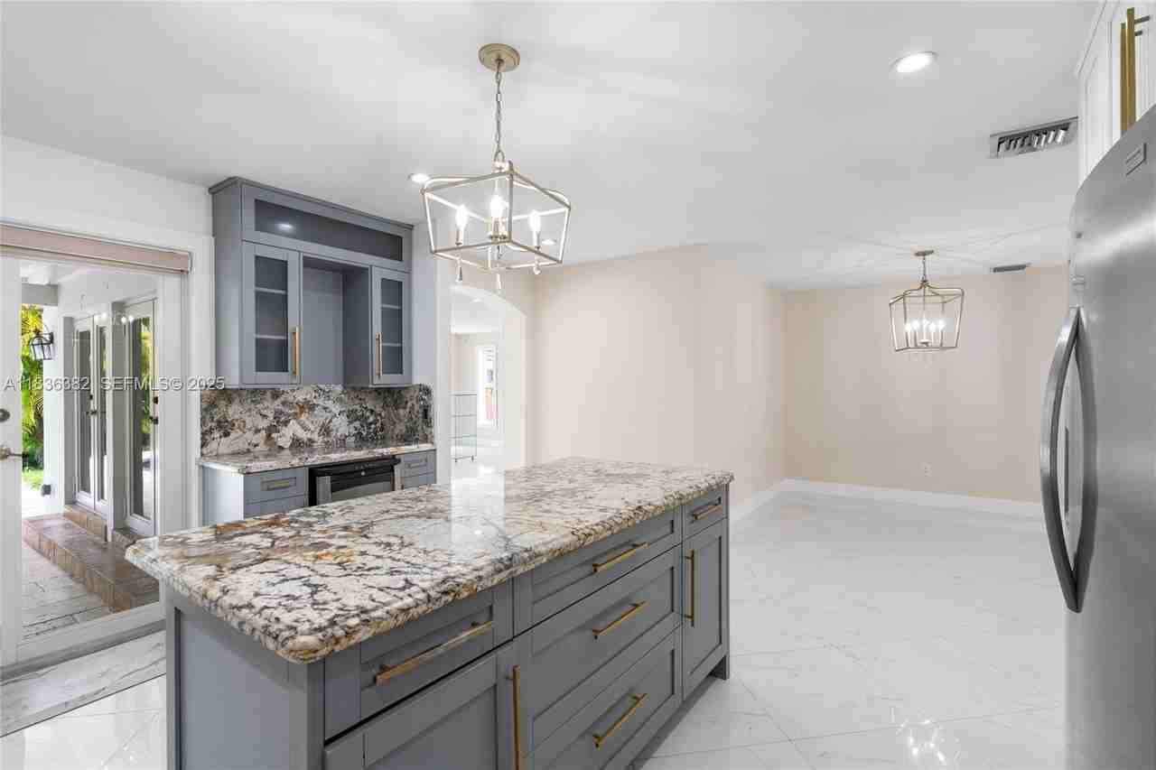 13611 Southwest 77th Street - Photo 2 of 77