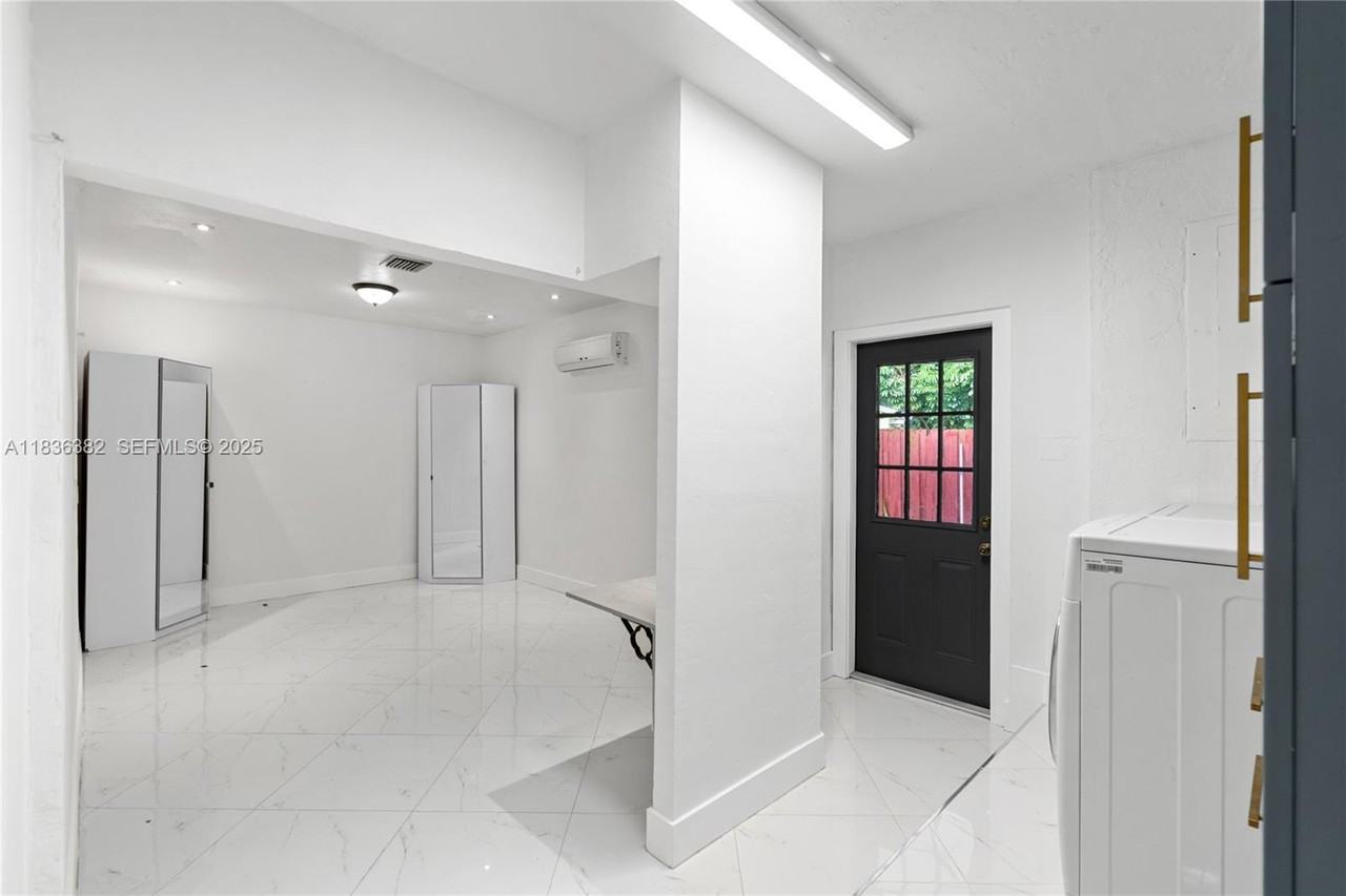 13611 Southwest 77th Street - Photo 5 of 77