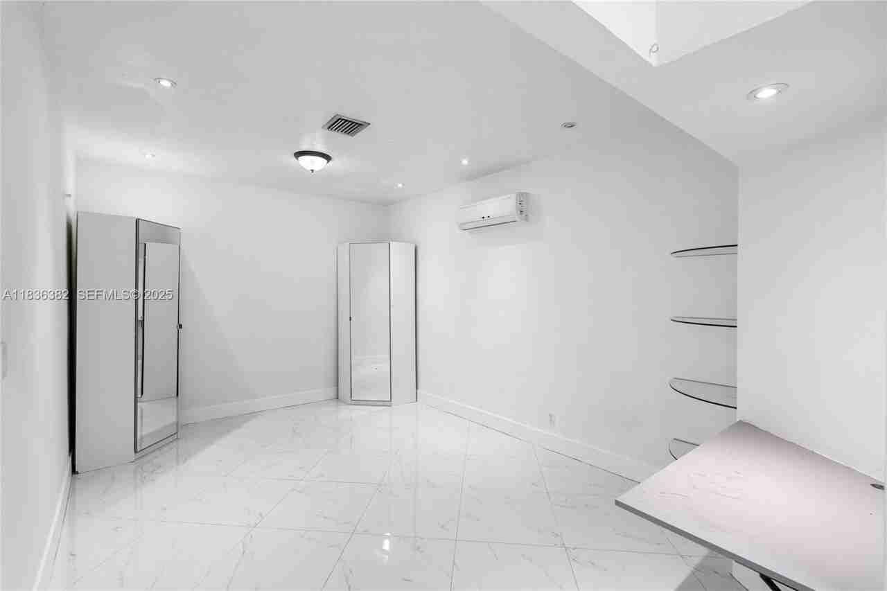 13611 Southwest 77th Street - Photo 6 of 77