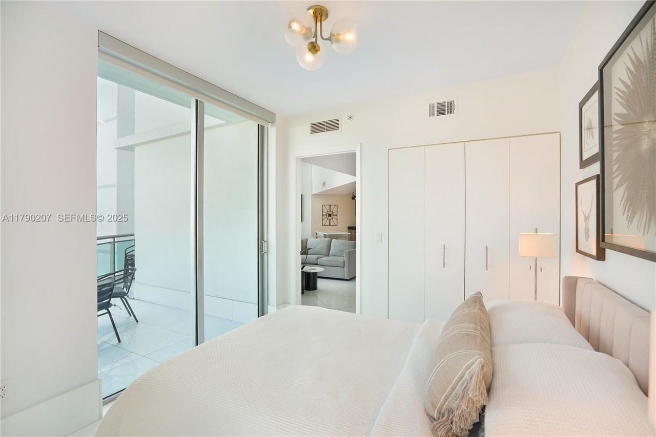 350 South Miami Avenue #713 - Photo 3 of 24