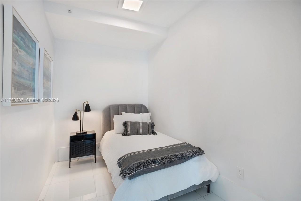 350 South Miami Avenue #713 - Photo 4 of 24