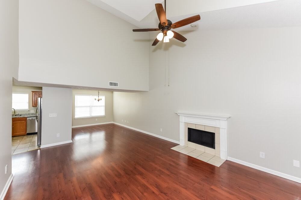 1910 Lawndale Dr - Photo 4 of 17