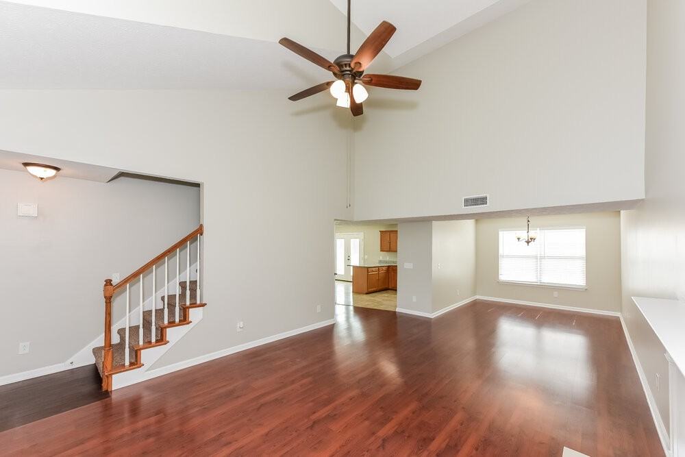 1910 Lawndale Dr - Photo 5 of 17