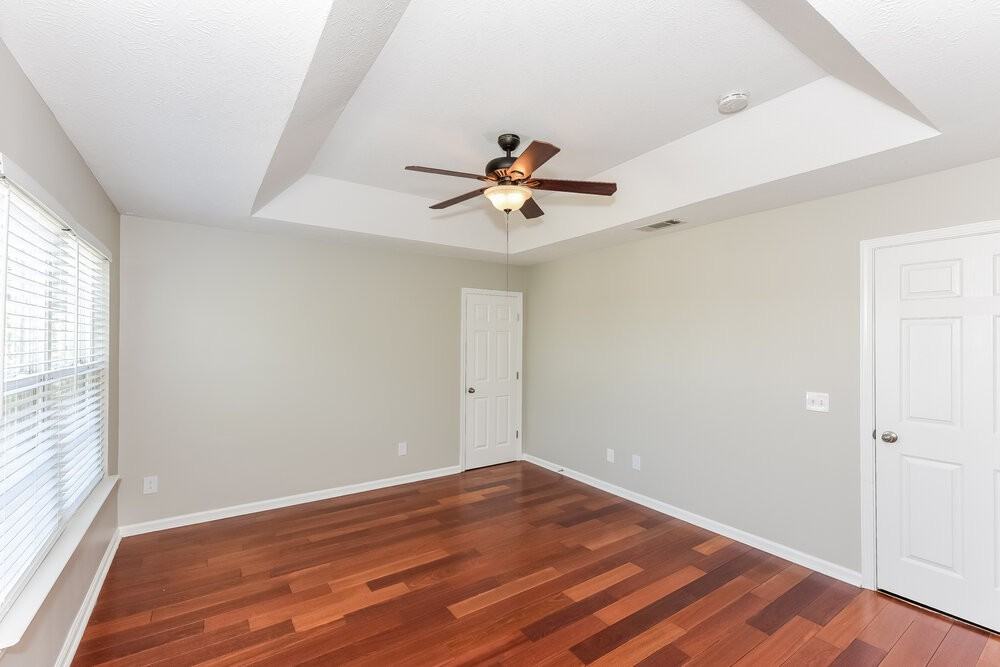 1910 Lawndale Dr - Photo 6 of 17