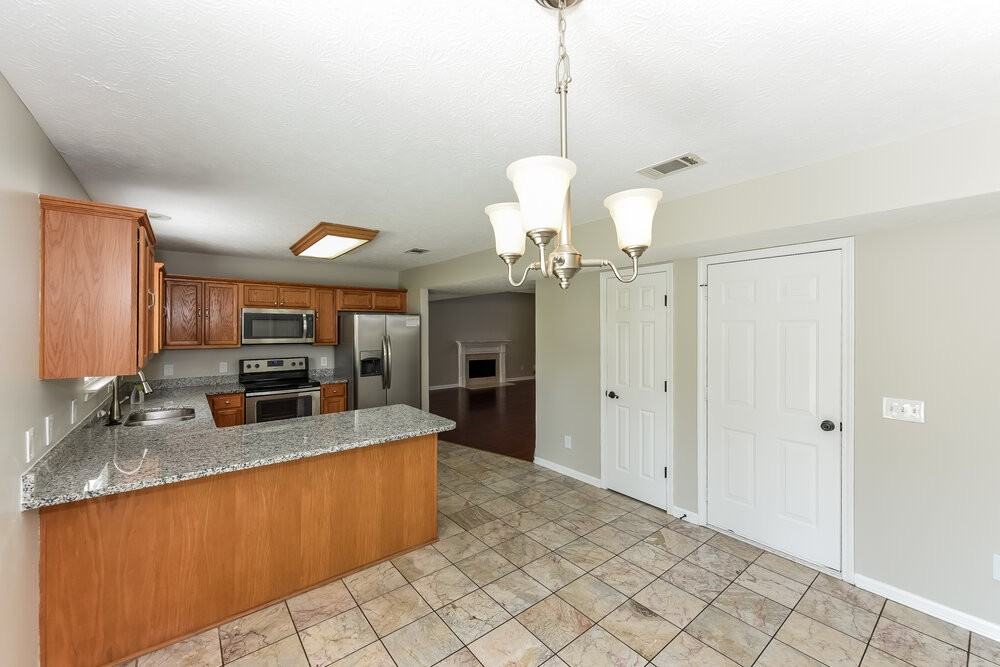 1910 Lawndale Dr - Photo 7 of 17