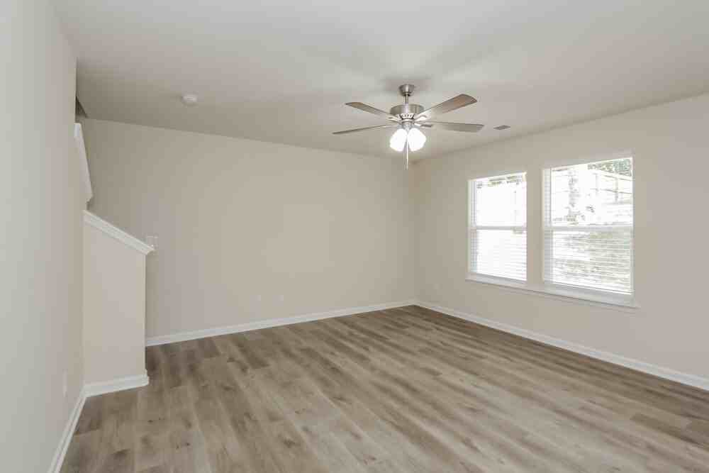 7810 Shadow Lawn Rd - Photo 5 of 17