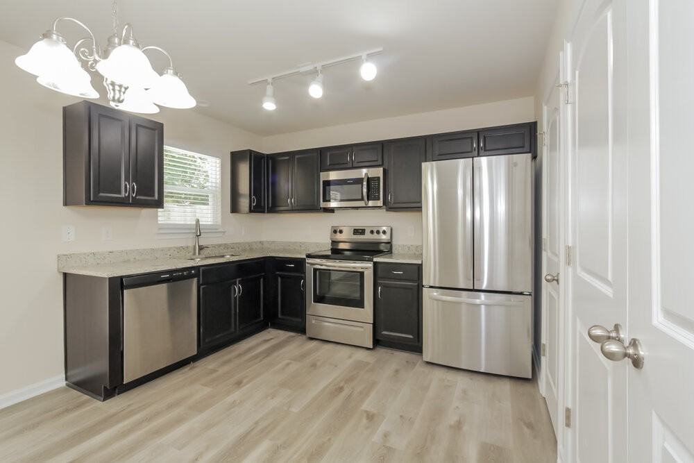 7810 Shadow Lawn Rd - Photo 6 of 17