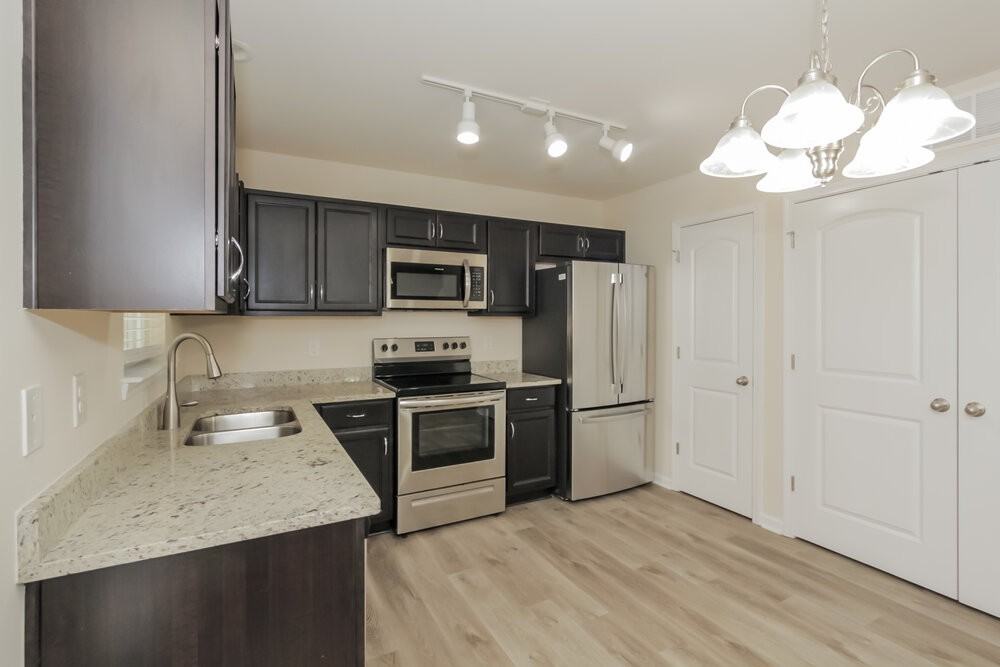 7810 Shadow Lawn Rd - Photo 7 of 17