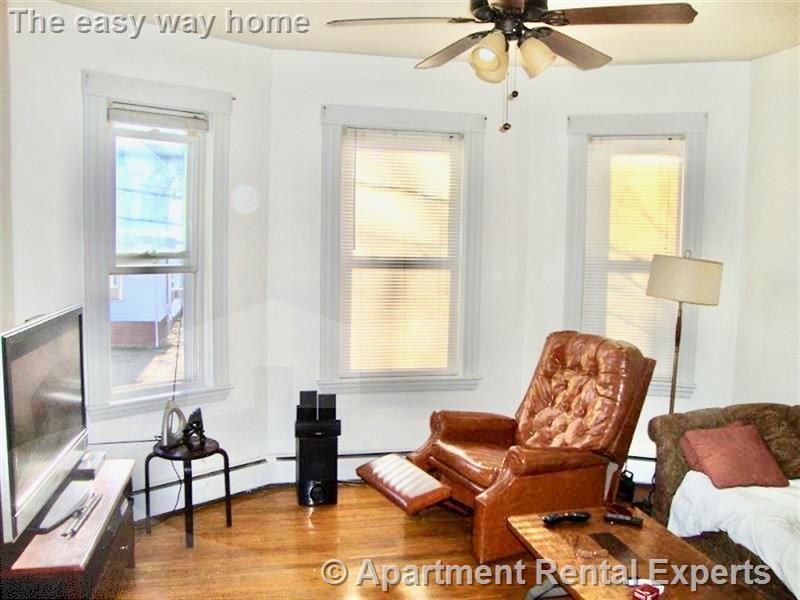 103 Arlington St #2 - Photo 4 of 6