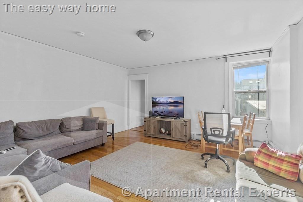 489 E Broadway #3 - Photo 3 of 7