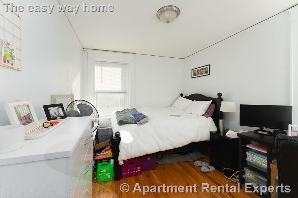 489 E Broadway #3 - Photo 4 of 7