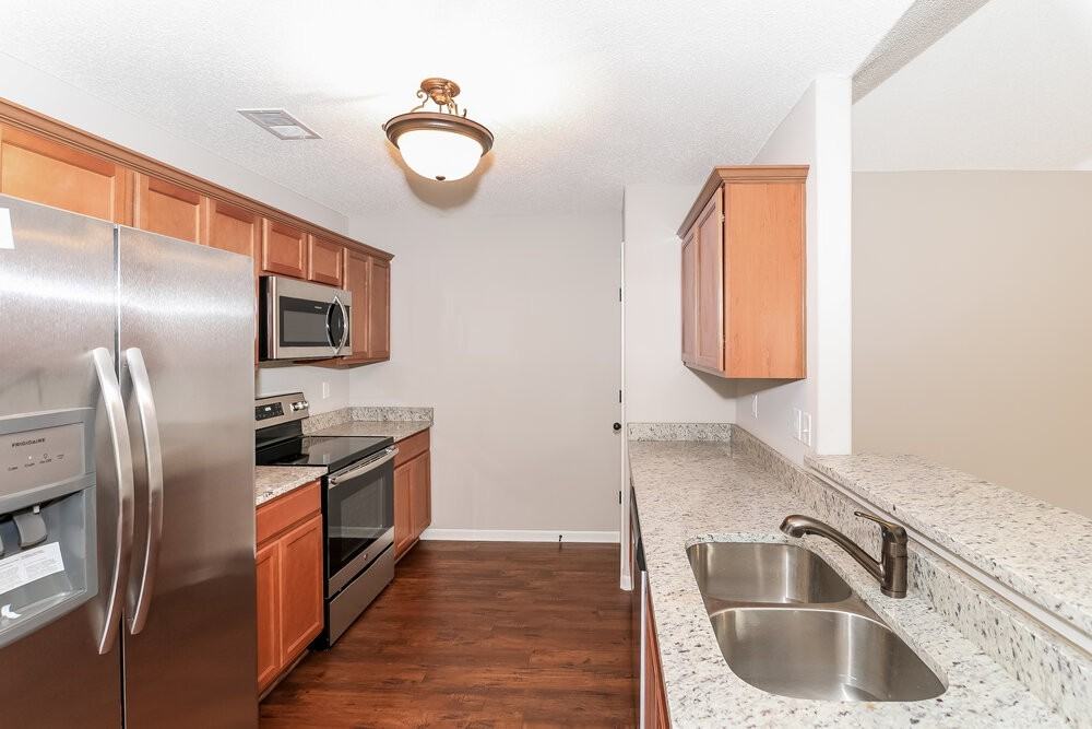 1087 Darren Cir E - Photo 5 of 16