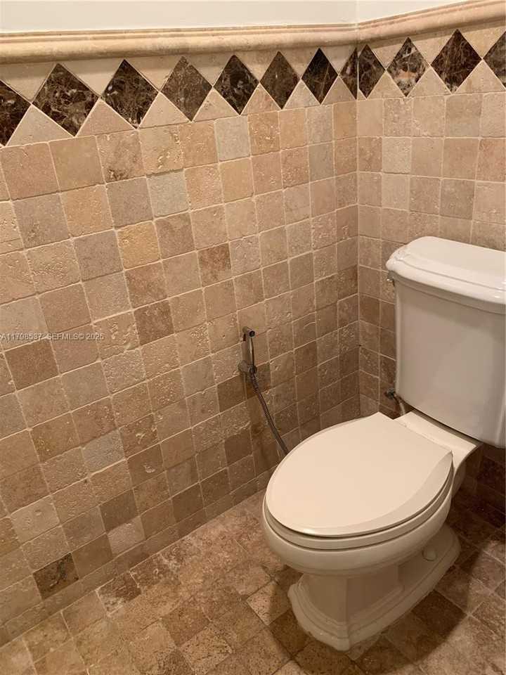 10335 Northwest 46th Street - Photo 6 of 50
