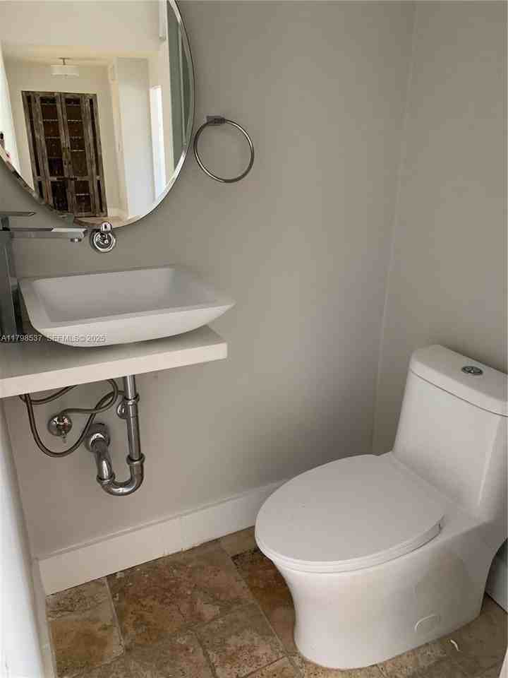 10335 Northwest 46th Street - Photo 7 of 50