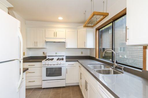 9721 20th Ave Ne - Photo 6 of 26