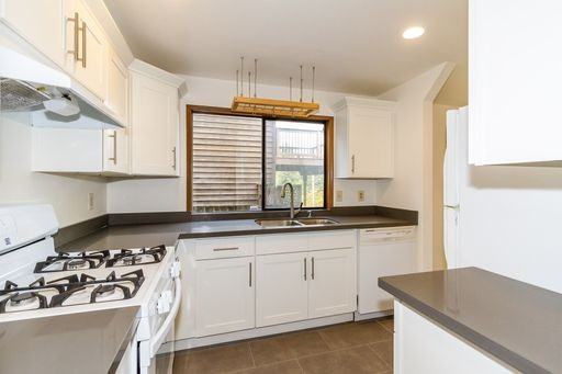 9721 20th Ave Ne - Photo 7 of 26