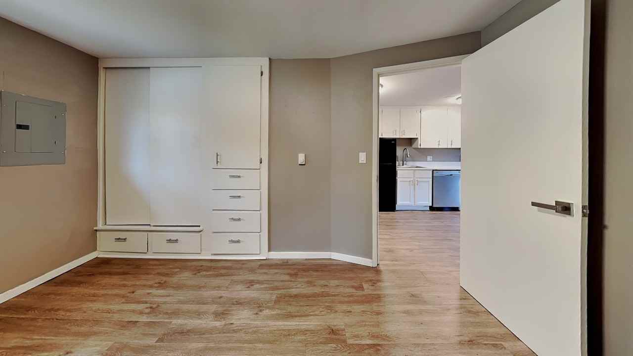 102 Summit Ave N #3 - Photo 6 of 20