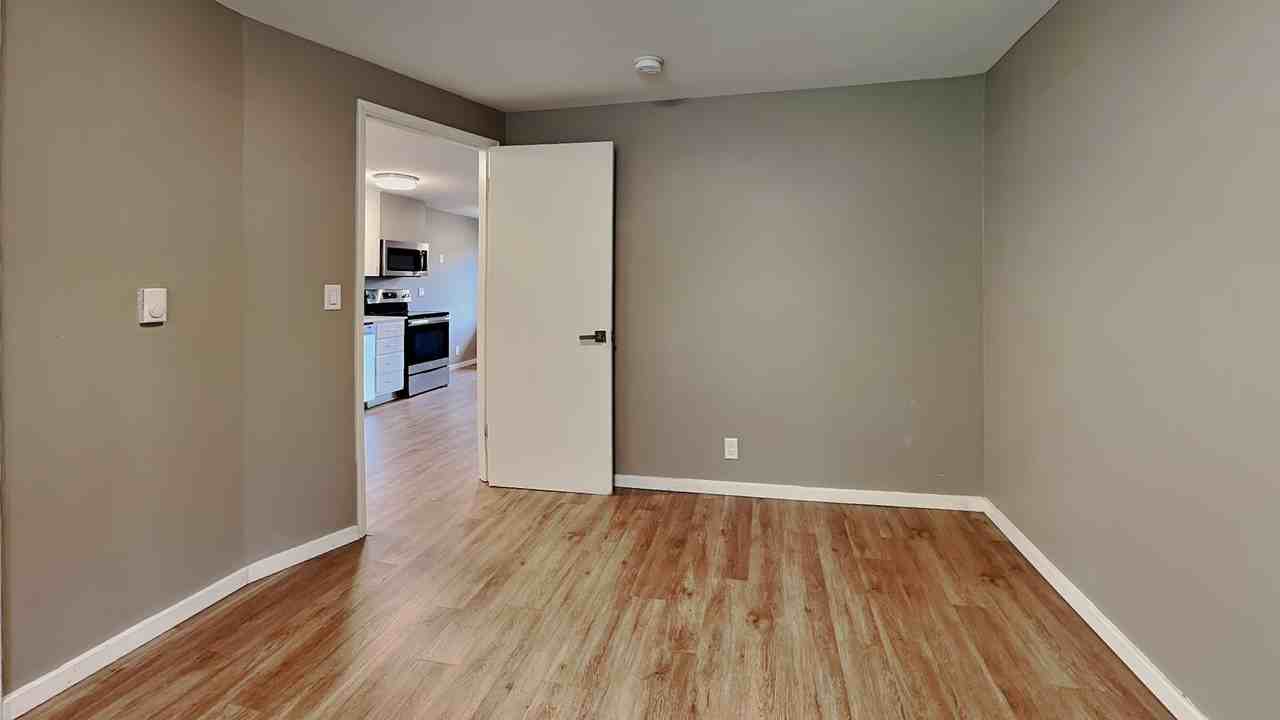 102 Summit Ave N #3 - Photo 7 of 20