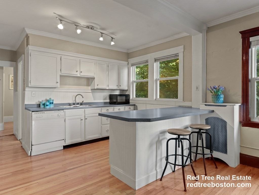 195 South St #4 - Photo 3 of 17