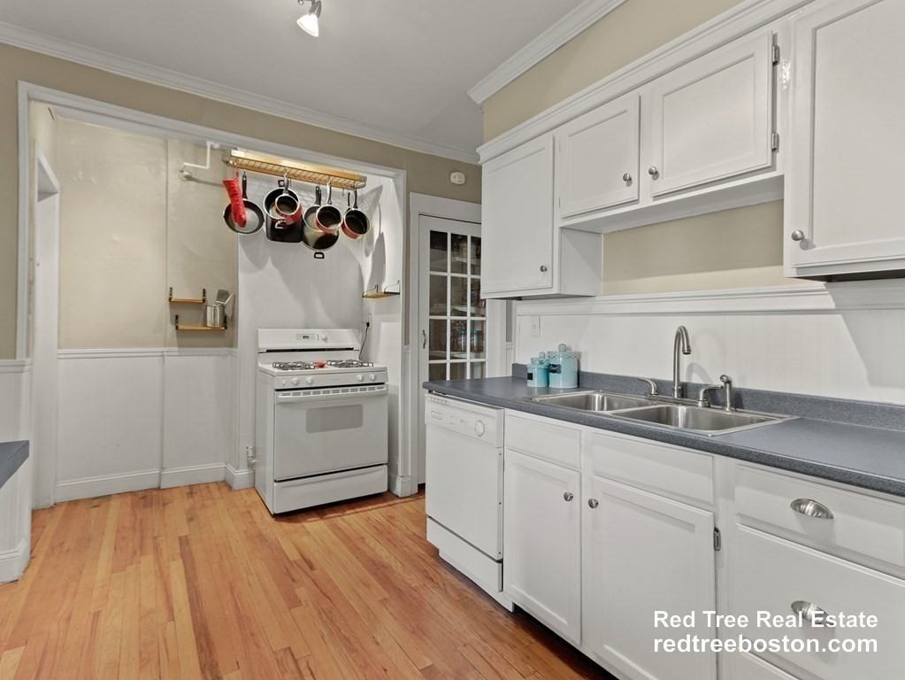 195 South St #4 - Photo 4 of 17