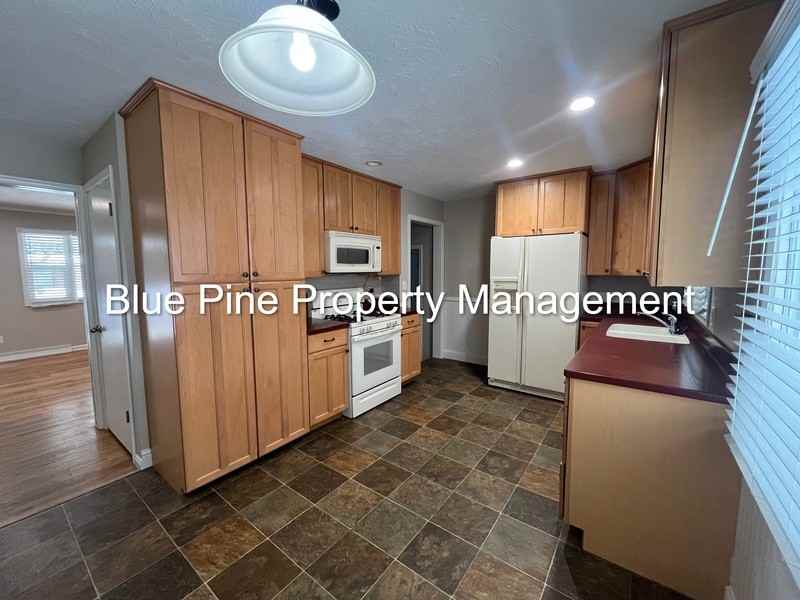 239 Pinon Dr - Photo 5 of 14