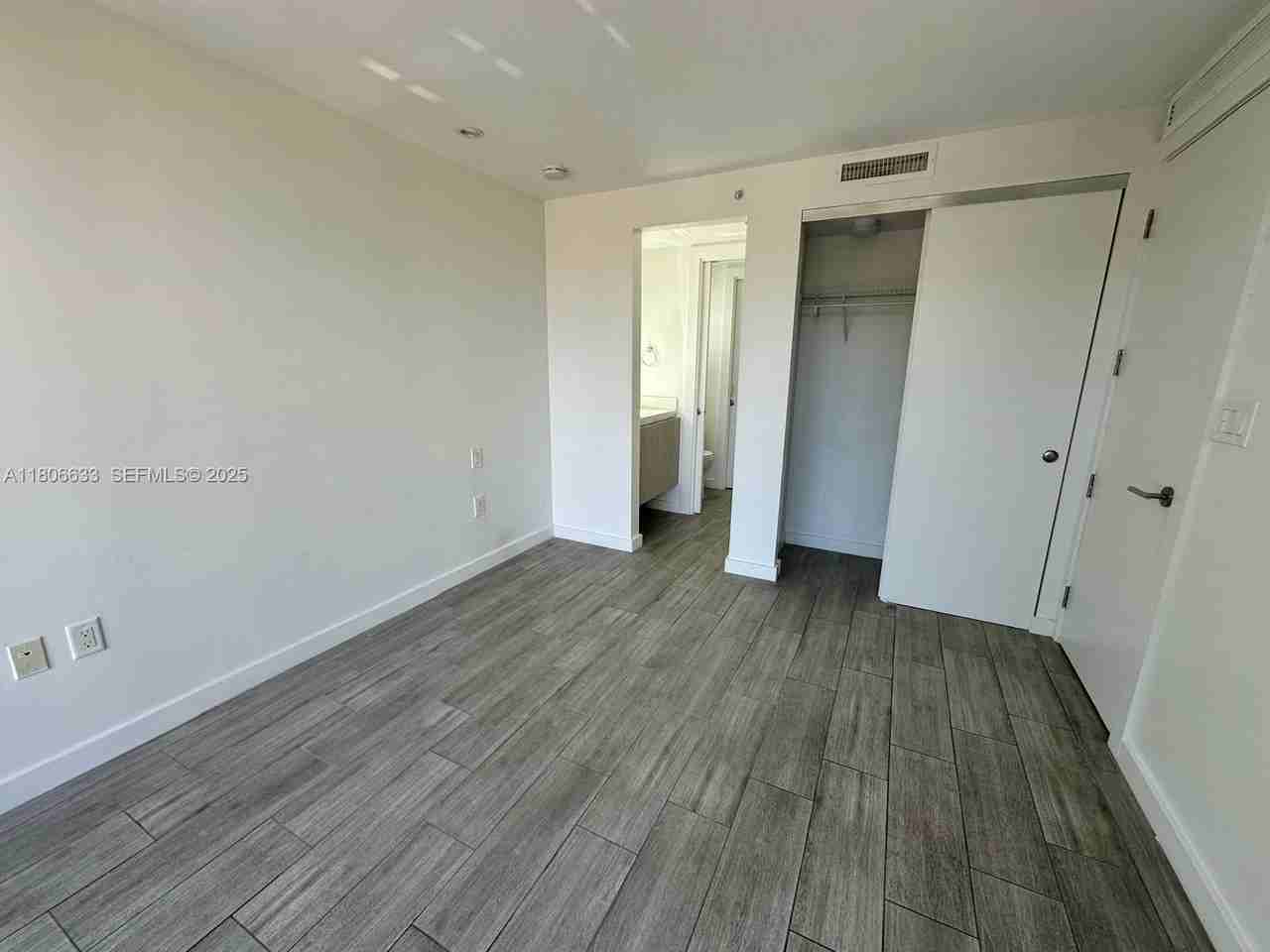 722 Northeast 15th Avenue #2 - Photo 4 of 31