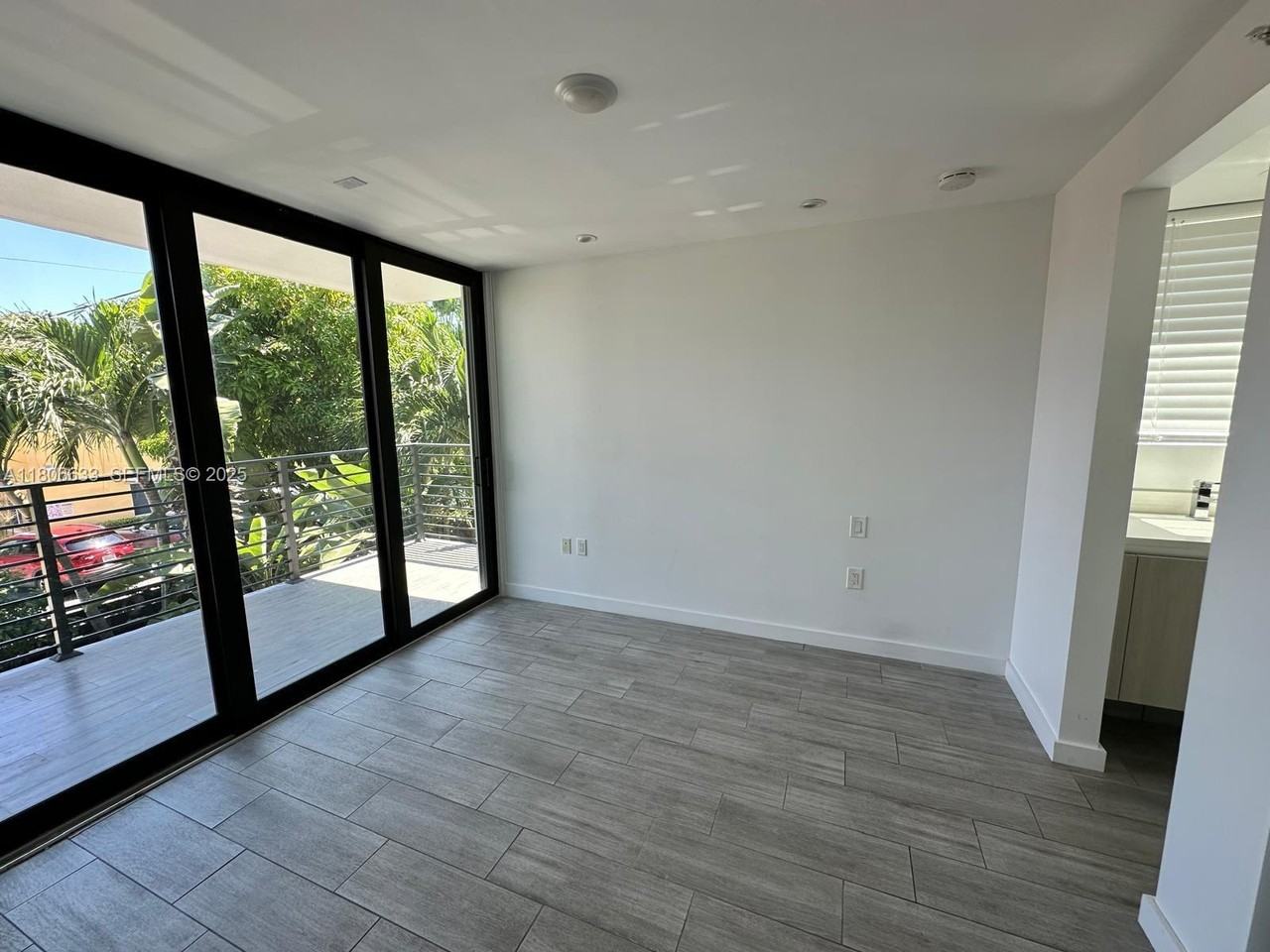 722 Northeast 15th Avenue #2 - Photo 6 of 31