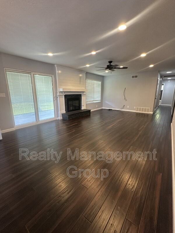 2388 Windmill View Rd - Photo 4 of 23